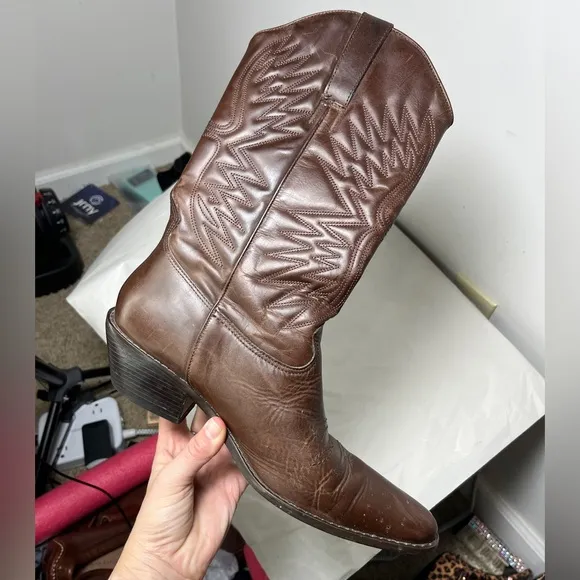 Womens sz 8M Matisse Chocolate Leather Point Toe Cowboy Western Pull Up Boots