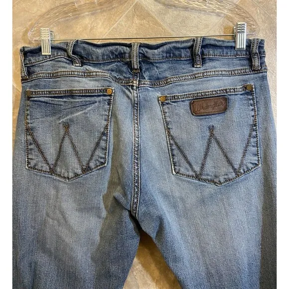 Wrangler Jeans Men's 35x32 Blue Slim Straight Retro Light Wash Low Rise
