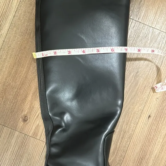ZARA - WOMEN’S FLAT KNEE HIGH BOOTS - SIZE 7 1/2