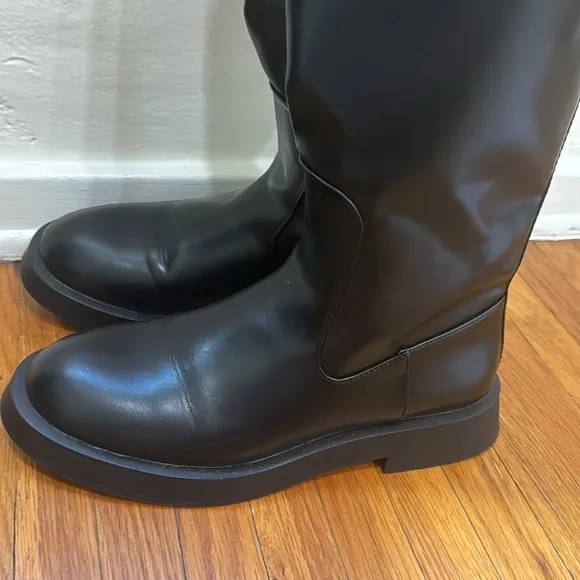 ZARA - WOMEN’S FLAT KNEE HIGH BOOTS - SIZE 7 1/2