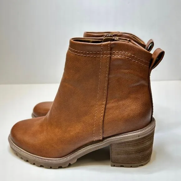Zodiac Greyson Women's Lug-Sole Ankle Boots Sz 9 in Cognac