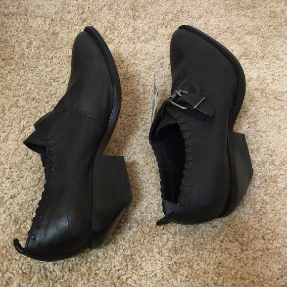 Zodiac SZ 8.5 brown deerskin whip stitch shoes