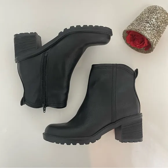 Zodiac Women's Black Greyson Lug-Sole Boots - New In Box- Size 8.5 - Reemoly