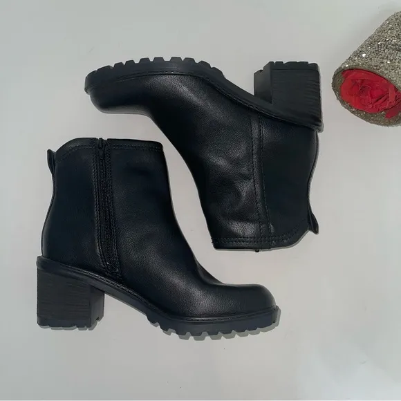 Zodiac Women's Black Greyson Lug-Sole Boots - New In Box- Size 8.5 - Reemoly