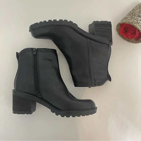 Zodiac Women's Black Greyson Lug-Sole Boots - New In Box- Size 8.5 - Reemoly